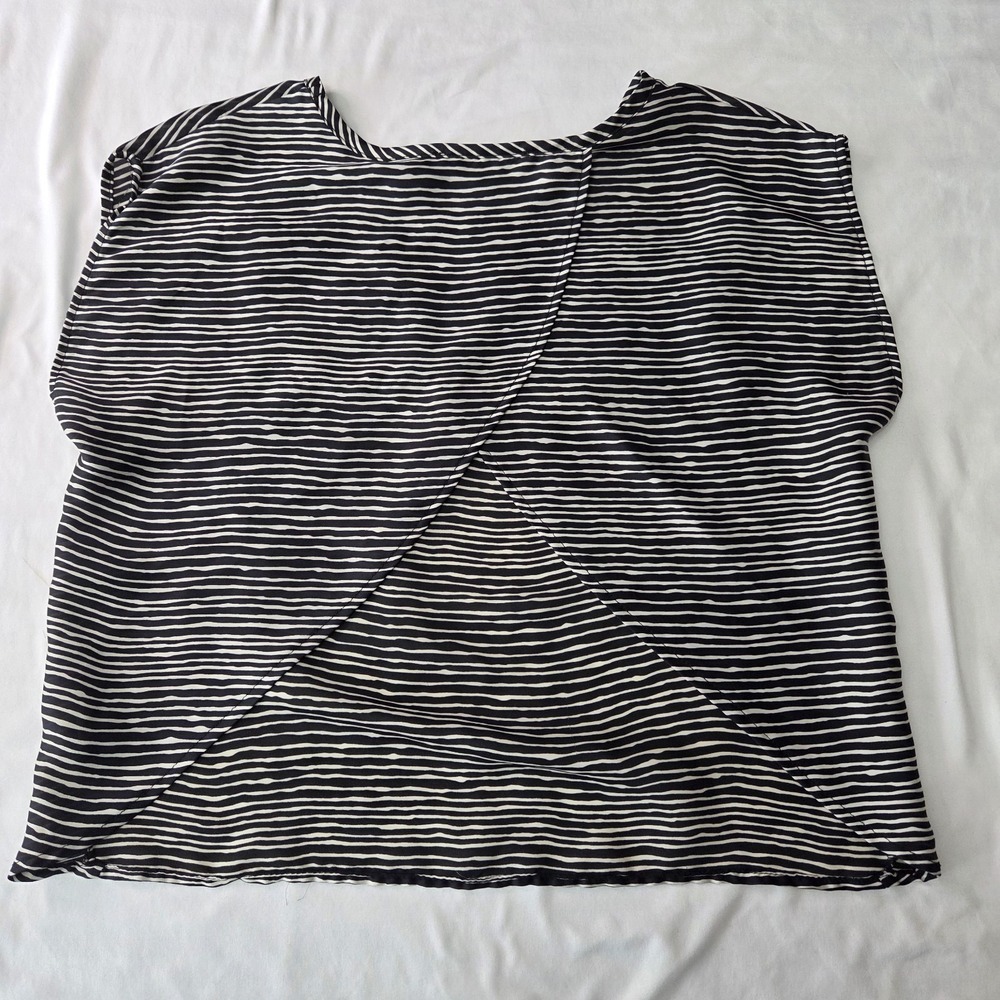 Rumors Women Small Crossover Back Crop Top Boxy Minimalist Scandi Modern Relaxed